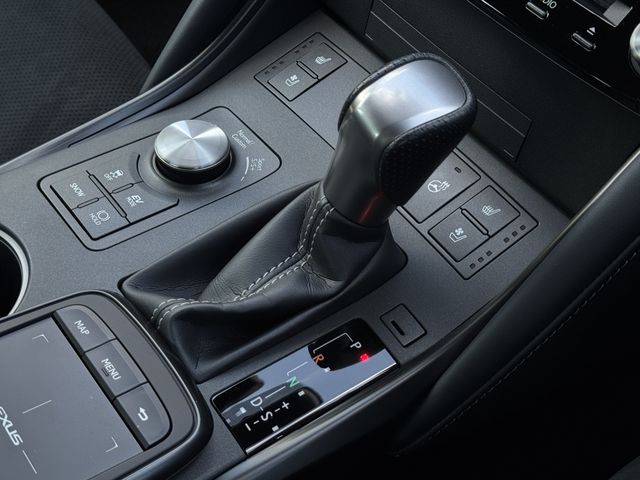 TOYOTA LEXUS IS300H 2023 Image 31