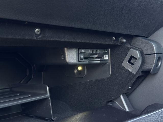 TOYOTA LEXUS IS300H 2023 Image 31