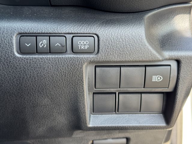 TOYOTA LEXUS IS300H 2023 Image 31