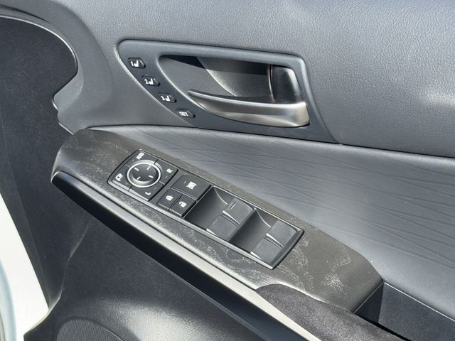 TOYOTA LEXUS IS300H 2023 Image 31