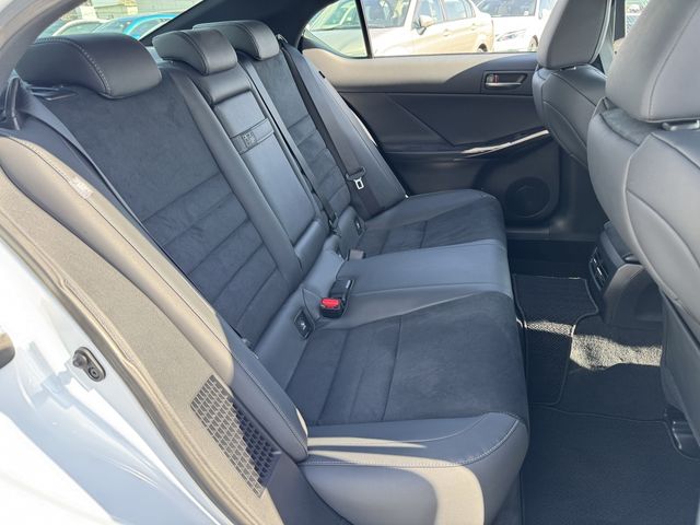 TOYOTA LEXUS IS300H 2023 Image 31