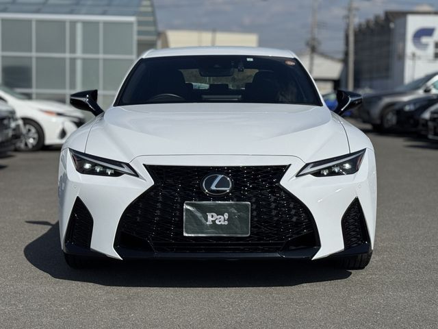 TOYOTA LEXUS IS300H 2023 Image 31