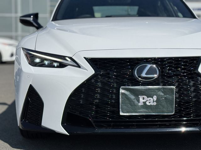 TOYOTA LEXUS IS300H 2023 Image 31