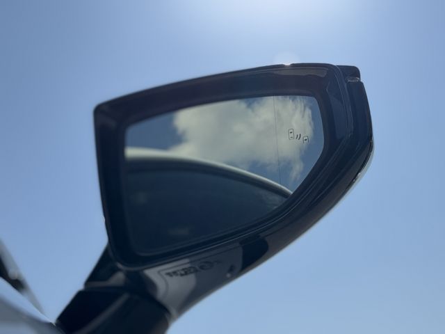 TOYOTA LEXUS IS300H 2023 Image 31