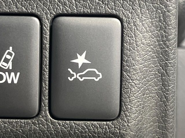 MITSUBISHI OUTLANDER PHEV 2017 Image 31