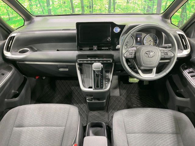 TOYOTA VOXY HYBRID 2023 Image 31