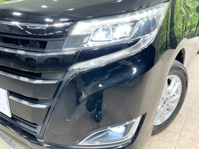 TOYOTA NOAH HYBRID 2018 Image 31