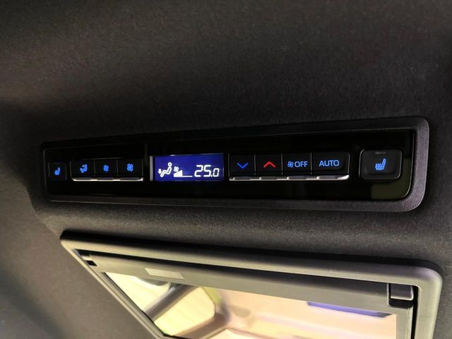 TOYOTA VOXY 2022 Image 31