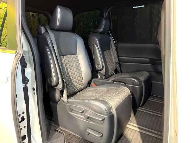 TOYOTA VOXY 2022 Image 31