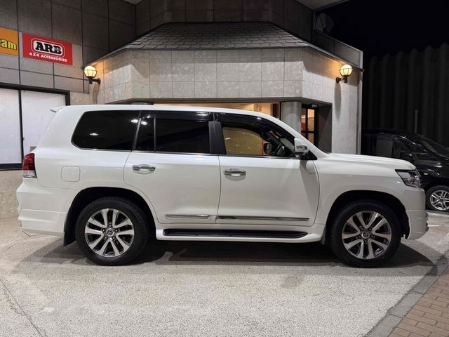 TOYOTA LANDCRUISER WAGON 2017 Image 31