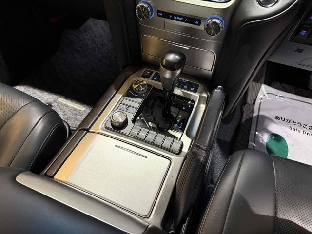 TOYOTA LANDCRUISER WAGON 2017 Image 31