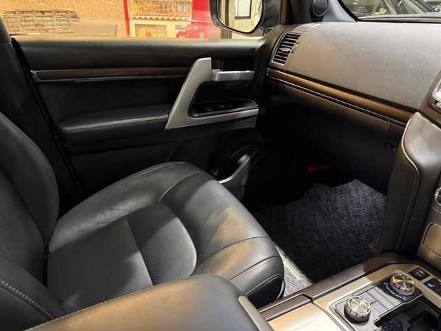 TOYOTA LANDCRUISER WAGON 2017 Image 31