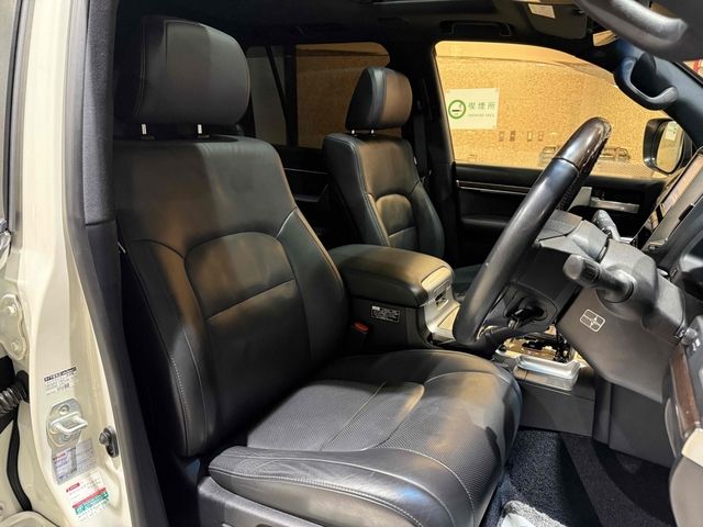 TOYOTA LANDCRUISER WAGON 2017 Image 31