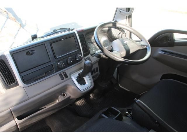 MITSUBISHI CANTER 2017 Image 31