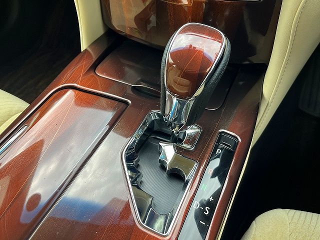 TOYOTA CROWN SEDAN HYBRID 2015 Image 31