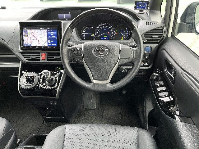 TOYOTA ESQUIRE HYBRID 2019 Image 31