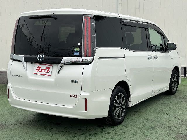 TOYOTA ESQUIRE HYBRID 2019 Image 31