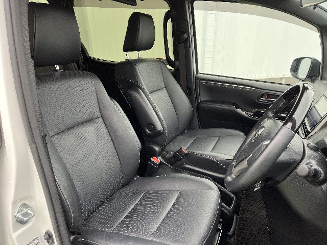 TOYOTA ESQUIRE HYBRID 2019 Image 31