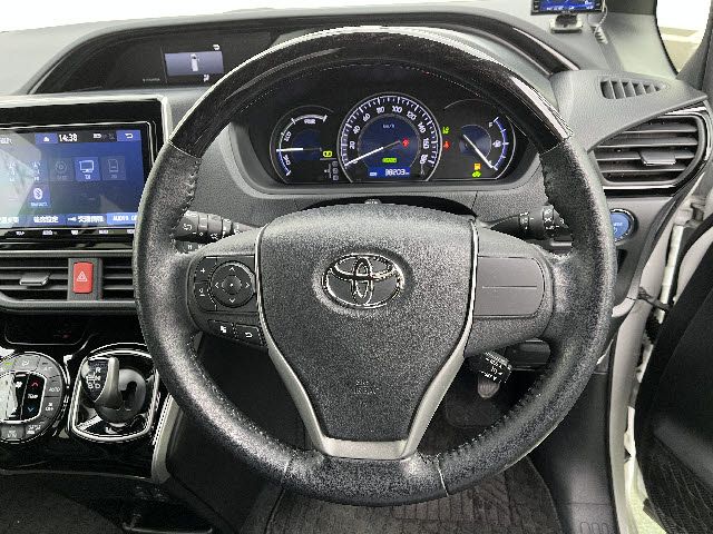 TOYOTA ESQUIRE HYBRID 2019 Image 31