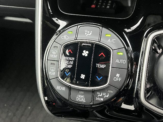 TOYOTA ESQUIRE HYBRID 2019 Image 31