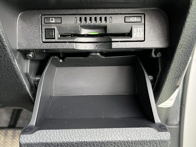 TOYOTA ESQUIRE HYBRID 2019 Image 31