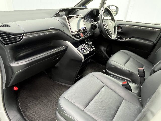 TOYOTA ESQUIRE HYBRID 2019 Image 31