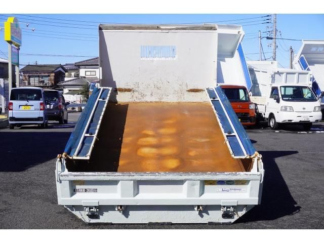 HINO DUTRO 2014 Image 31