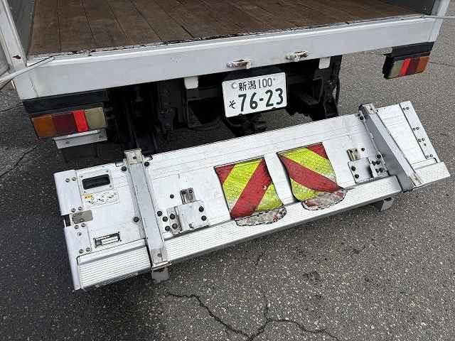 HINO DUTRO 2016 Image 31