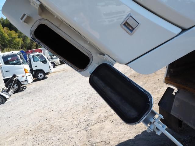 HINO DUTRO 2011 Image 31