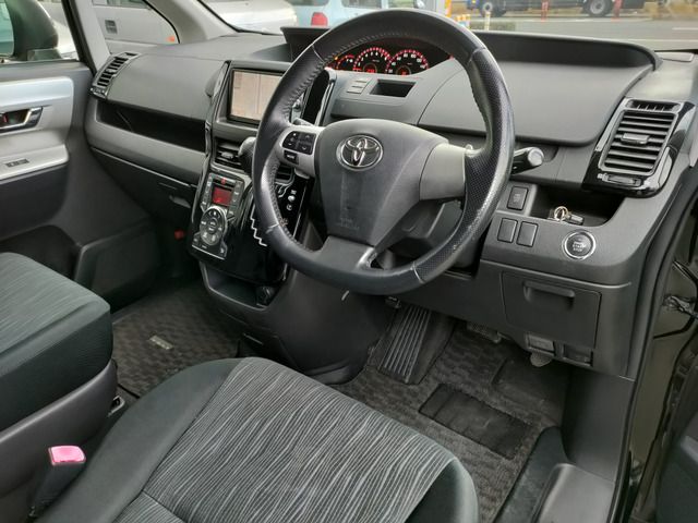 TOYOTA VOXY 2011 Image 31