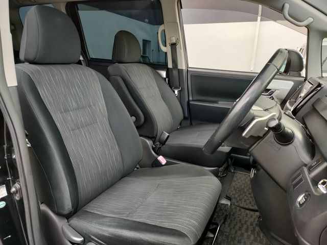 TOYOTA VOXY 2011 Image 31