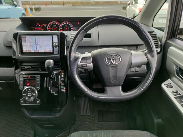 TOYOTA VOXY 2011 Image 31