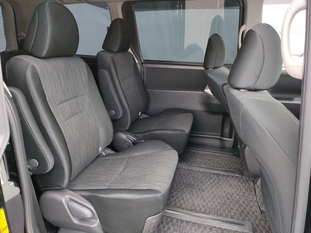 TOYOTA VOXY 2011 Image 31