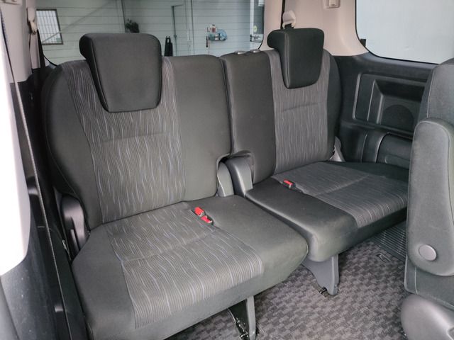 TOYOTA VOXY 2011 Image 31