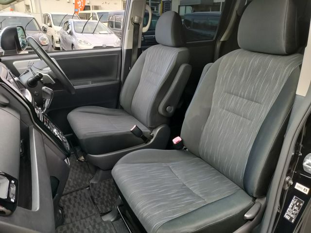 TOYOTA VOXY 2011 Image 31