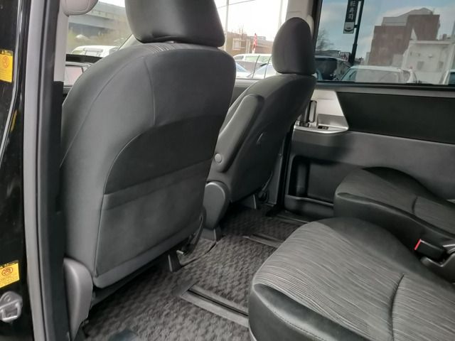 TOYOTA VOXY 2011 Image 31