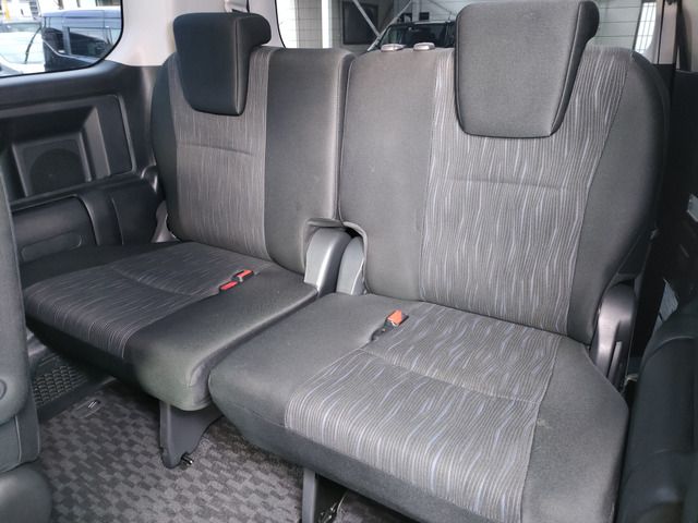 TOYOTA VOXY 2011 Image 31