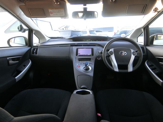TOYOTA PRIUS 2012 Image 31