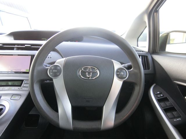 TOYOTA PRIUS 2012 Image 31