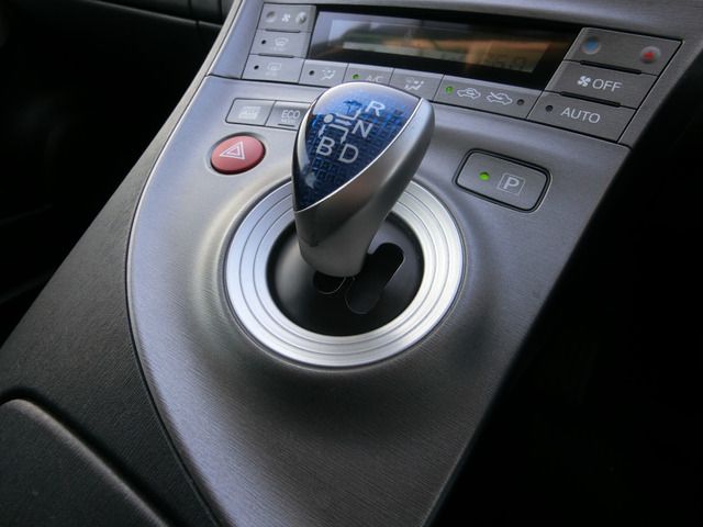 TOYOTA PRIUS 2012 Image 31