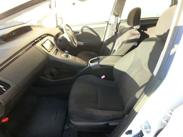 TOYOTA PRIUS 2012 Image 31