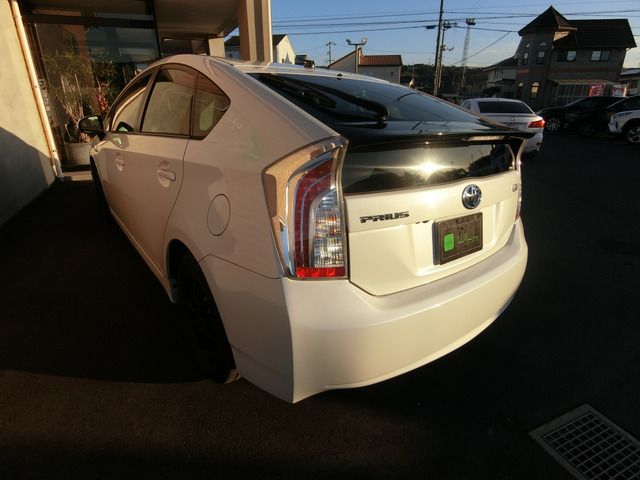 TOYOTA PRIUS 2012 Image 31