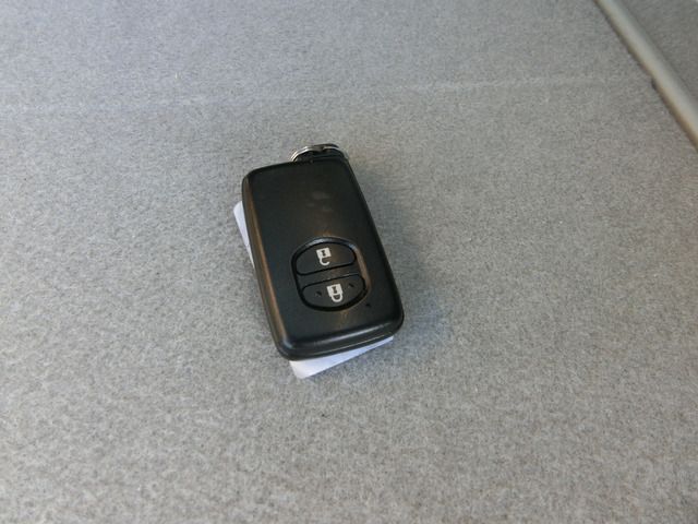 TOYOTA PRIUS 2012 Image 31