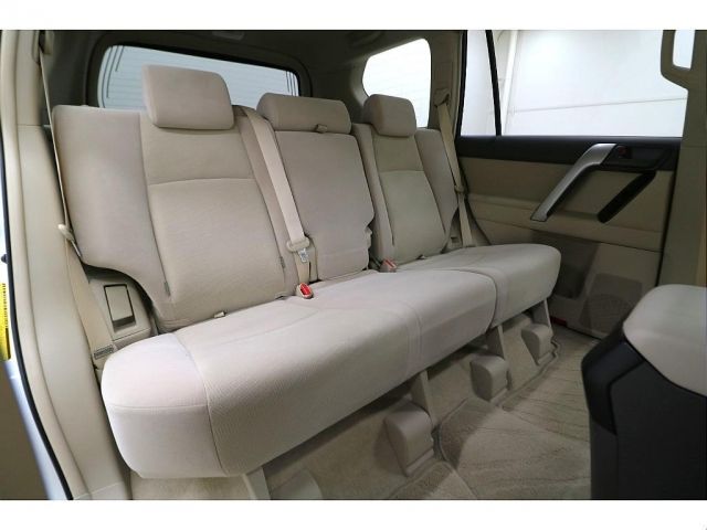 TOYOTA LANDCRUISER PRADO 2019 Image 31