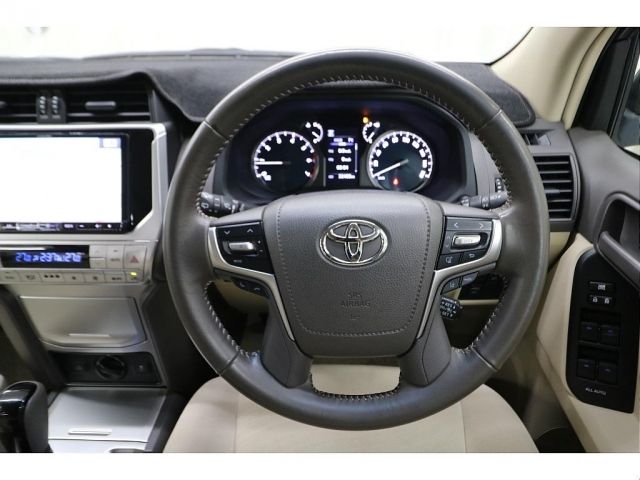 TOYOTA LANDCRUISER PRADO 2019 Image 31