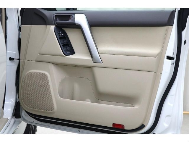 TOYOTA LANDCRUISER PRADO 2019 Image 31