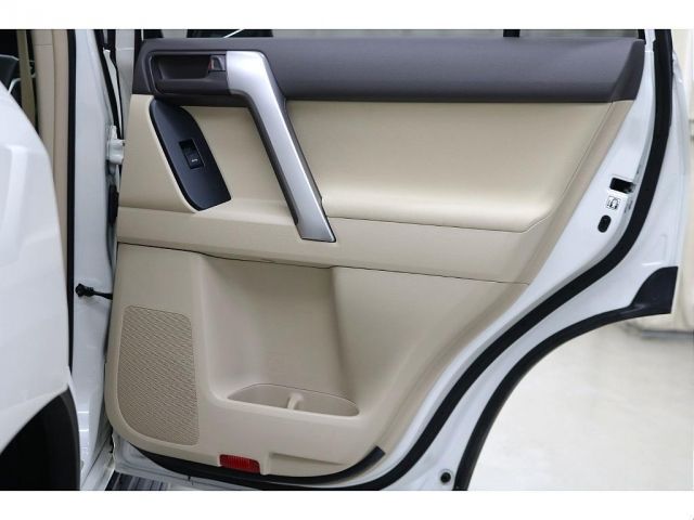 TOYOTA LANDCRUISER PRADO 2019 Image 31