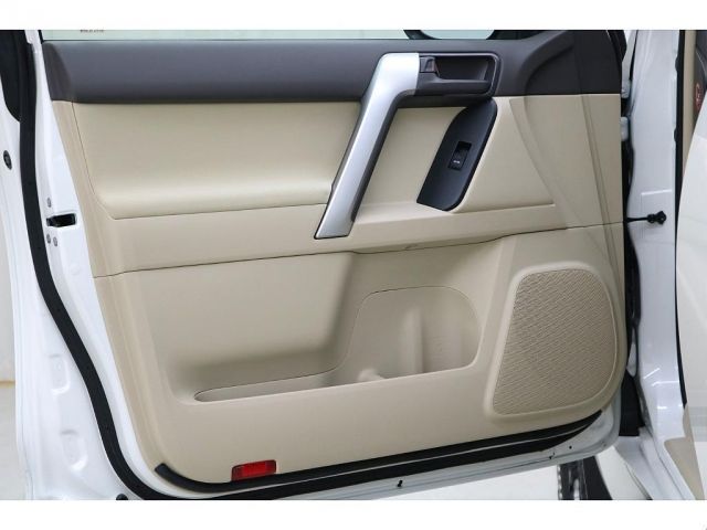 TOYOTA LANDCRUISER PRADO 2019 Image 31