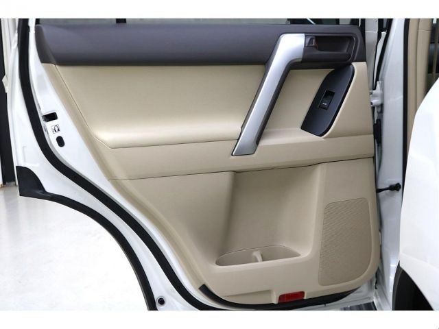 TOYOTA LANDCRUISER PRADO 2019 Image 31