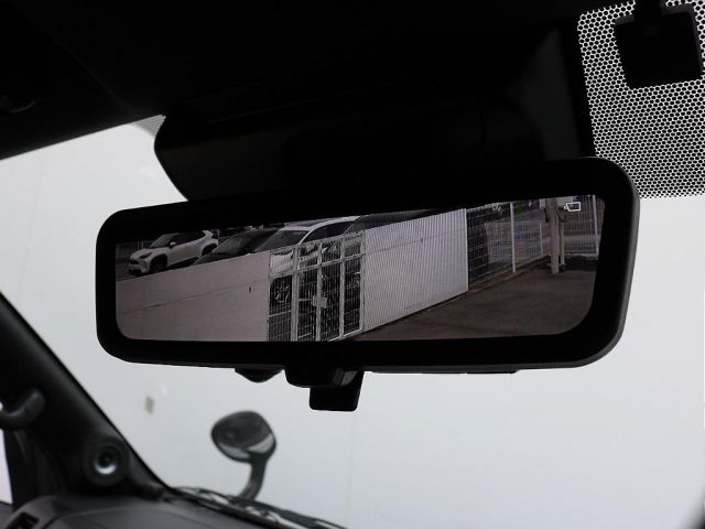 TOYOTA HIACE VAN 4WD 2021 Image 31